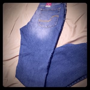 NWTSignature by Levi sz 14 Jeans
